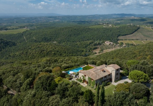 Just under 40 hectares of land delimit the immense spaces of this estate - Scandelaia