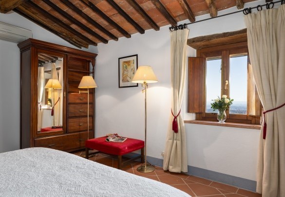 Double bedroom with divisible bed n.5 on the first floor with en suite bathroom - Scandelaia