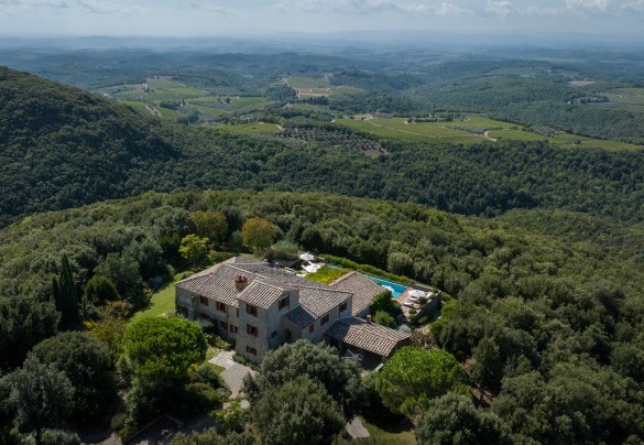 Scandelaia appears at the end of a dirt road through the woods of Chianti - Scandelaia