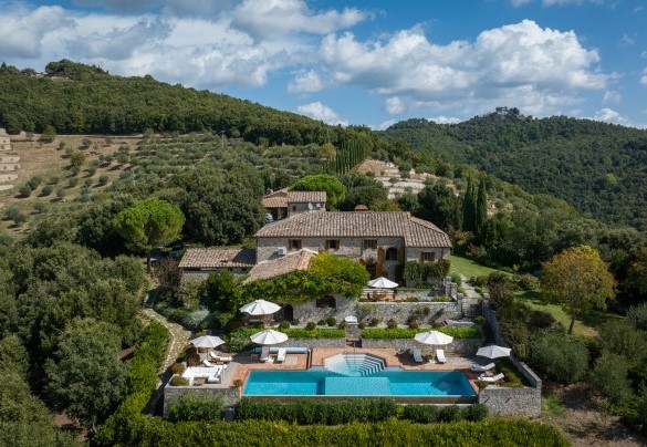 From the top of its hilly position, 547 m above sea level, Scandelaia stands as sentinel of an unparalleled landscape - Scandelaia