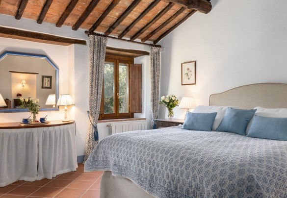Double bedroom n.4 on the first floor with wardrobe room and en suite bathroom - Scandelaia