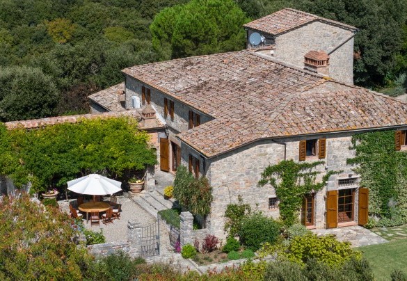 Scandelaia has two floors connected by an internal staircase, with the addition of a tower - Scandelaia