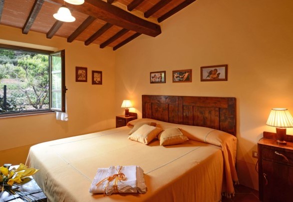 La spaziosa camera matrimoniale con bagno en-suite - Sferracavalli