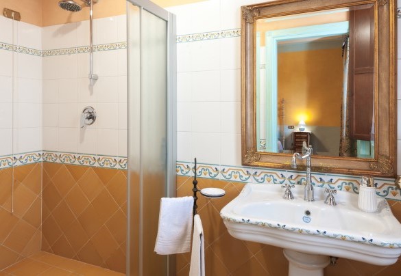 Bagno en suite con doccia al piano terra - Tenuta Astolfi