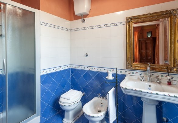 Bagno en suite con doccia al piano terra - Tenuta Astolfi