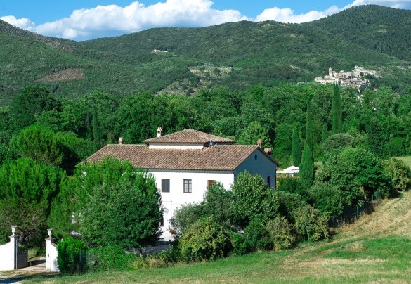 Immersa nelle morbide colline Umbre, non distante dalle Cascate delle Marmore - Tenuta Astolfi