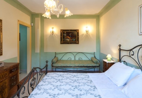 Camera matrimoniale, con letto singolo aggiunto, al piano terra - Tenuta Astolfi 