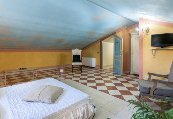 Camera matrimoniale, con letto singolo aggiunto, al primo piano - Tenuta Astolfi 
