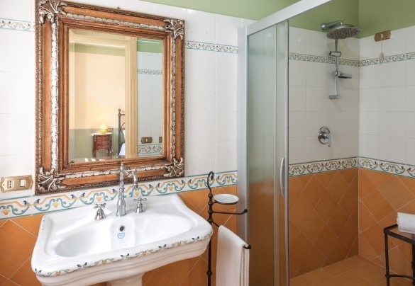 Bagno en suite con doccia al piano terra - Tenuta Astolfi