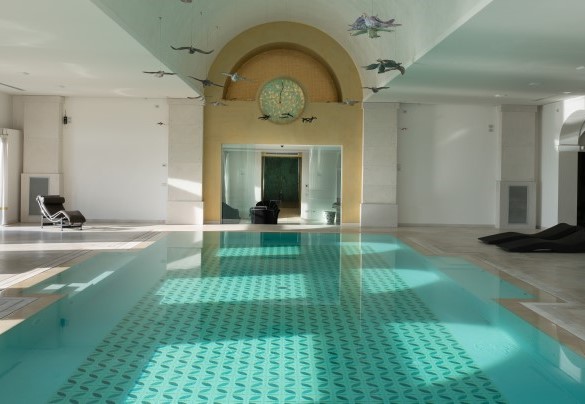 Un arco percorre tutta la lunghezza della piscina - Tenuta Bagni De' Consoli
