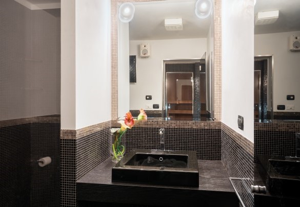 La spa di design con doccia - Tenuta Bagni De' Consoli