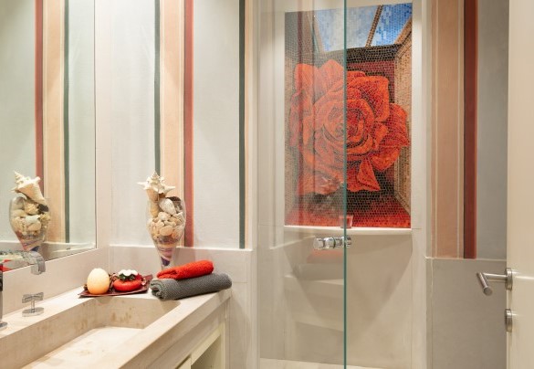 Il colorato bagno con doccia - Tenuta Bagni De' Consoli