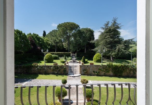 La camera da letto si affaccia sulla parte superiore del giardino - Tenuta Bagni De' Consoli