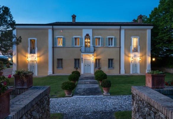 L'ingresso laterale porta alla parte superiore del parco - Tenuta Bagni De' Consoli