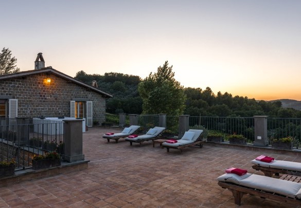 La terrazza con le colline umbre sullo sfondo - Tenuta Bellafonte