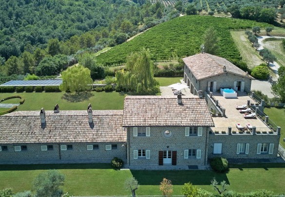 Al centro della Valle umbra, con davanti Assisi e alle spalle Spoleto, un luogo in cui il tempo rallenta - Tenuta Bellafonte  