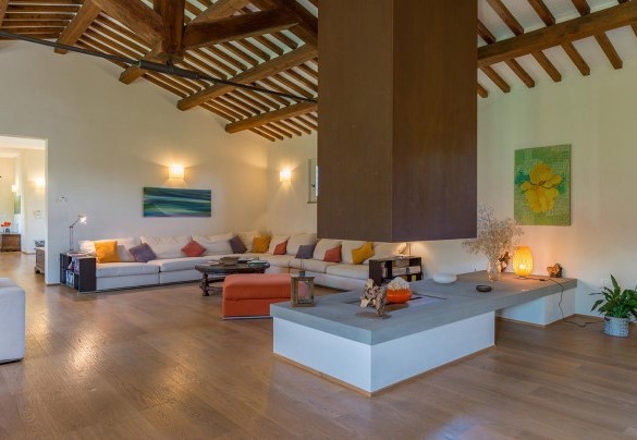 The beautiful living area with fireplace - Tenuta Bellafonte 