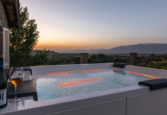 La romantica Yacuzzi a tramonto - Tenuta Bellafonte