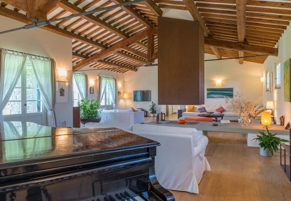 The beautiful living room with various relaxation areas - Tenuta Bellafonte 