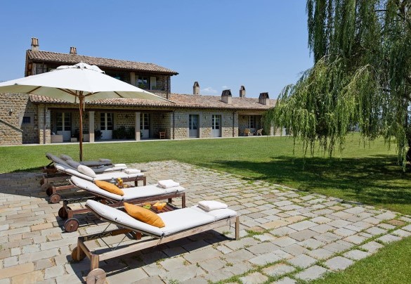 La zona prendisole e il casale sullo sfondo - Tenuta Bellafonte  