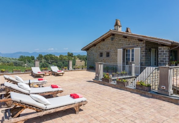 Al primo piano si trova la terrazza molto ampia - Tenuta Bellafonte  