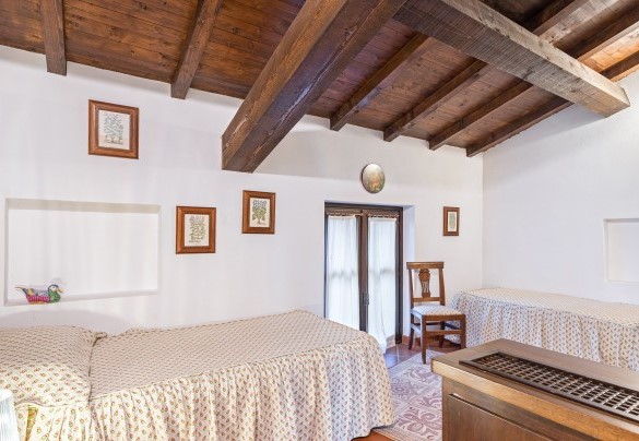Twin bedroom (6) on the first floor - Tenuta Contessa Chiara