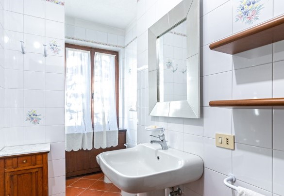 The bathroom (6) with shower at the ground floor - Tenuta Contessa Chiara