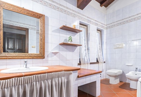 The bathroom (2) with shower at the first floor - Tenuta Contessa Chiara