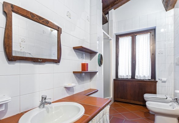 Bathroom (5) with shower on the first floor - Tenuta Contessa Chiara