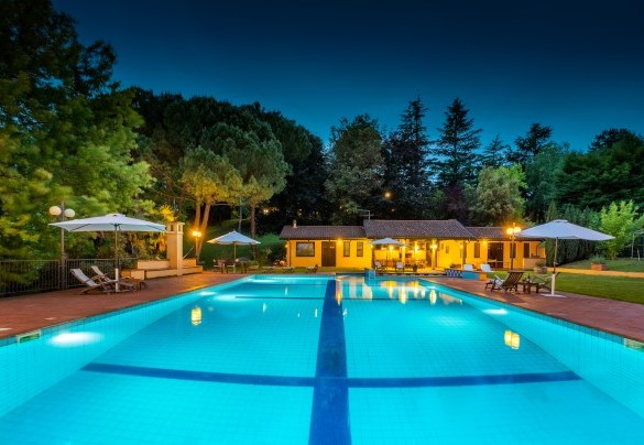 The pool is available from the last Saturday of May to the first Saturday of October - Tenuta Contessa Chiara