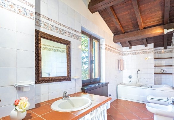 Bathroom (1) ensuite with Jacuzzi - Tenuta Contessa Chiara