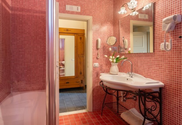 Il bagno con vasca al piano terra – Tenuta di Pratello