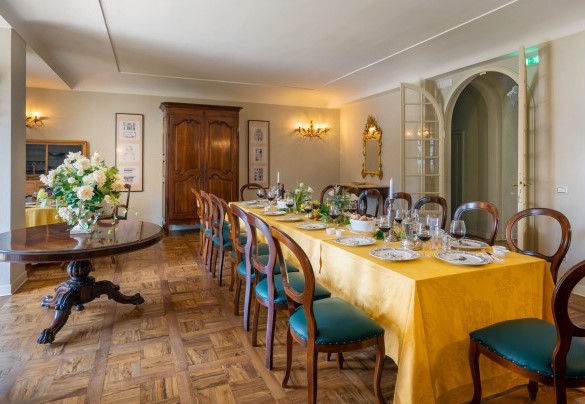 La sala da pranzo che affaccia sul giardino – Tenuta di Pratello