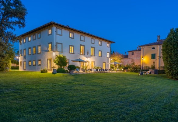 La villa si erge su tre piani per una superficie di circa 500 mq – Tenuta di Pratello