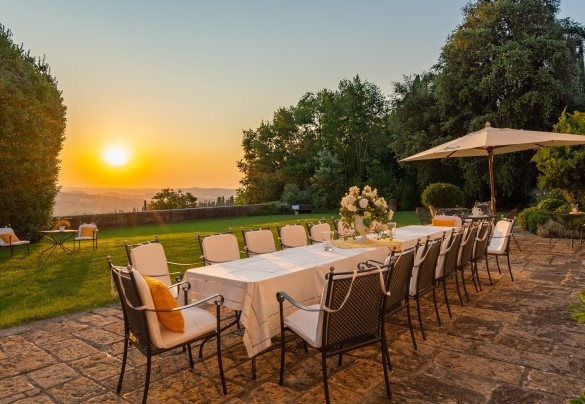 La villa si trova al centro della Val d’Era a breve distanza da molte delle più belle perle di questo angolo di Toscana – Tenuta di Pratello
