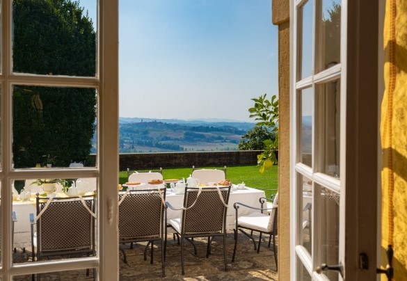 La villa è immersa nei colori eleganti delle campagne e delle colline che la circondano – Tenuta di Pratello