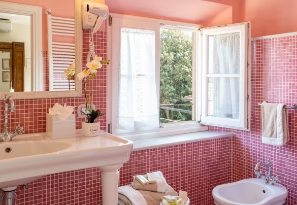 Il bagno con vasca al secondo piano – Tenuta di Pratello