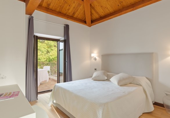Camera matrimoniale n.2 al primo piano del corpo principale con terrazzino privato - Tenuta Esdra