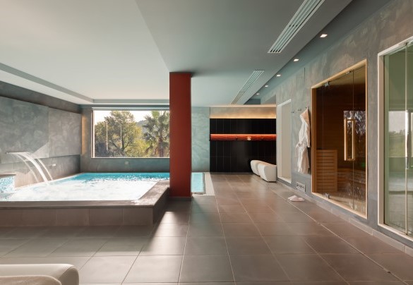SPA con piscina/idromassaggio, sauna, bagno turco, doccia emozionale ed area relax, al piano terra dell’annesso (a richiesta con costo extra) - Tenuta Esdra