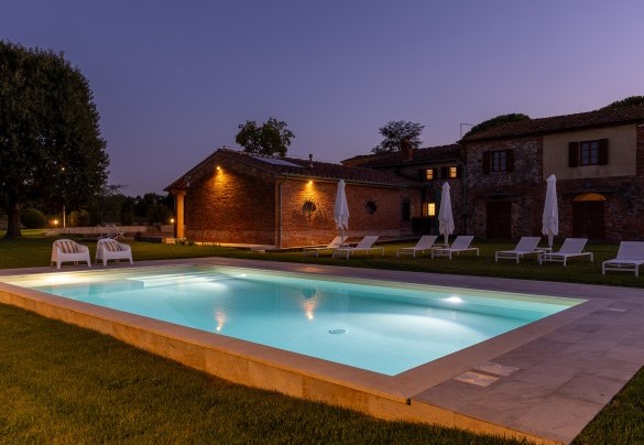 The pool, with salt purification, is located at the back of the property - Tenuta Francigena