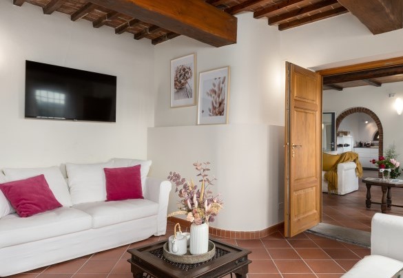 The TV room communicates with the living area and kitchen - Tenuta Francigena