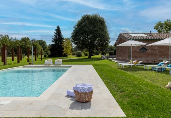 The pool measures 5 x 10 m with a depth of 1.40 m - Tenuta Francigena