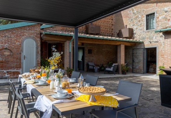 The nice pergola with the table prepared for outdoor dining - Tenuta Francigena 