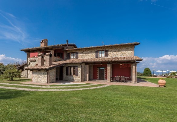 The property is located in Valfabbrica, in a position that allows you to easily reach many tourist destinations - Tenuta Montiepoli     