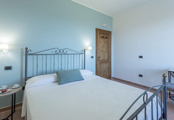 Double bedroom n.6 on the first floor - Tenuta Montiepoli 