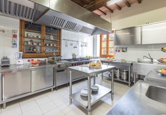 Large and bright kitchen - Tenuta Montiepoli