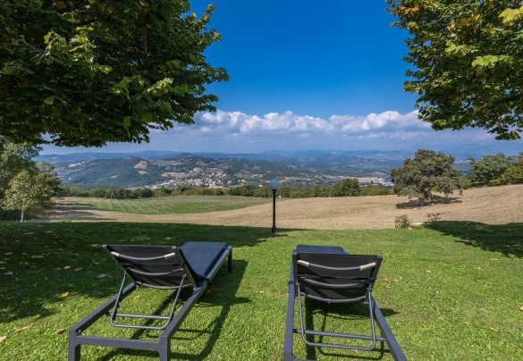  Panoramic position over the valley towards the small village of Casacastalda - Tenuta Montiepoli