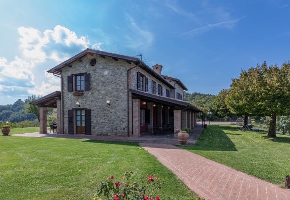 The stone house seen from the back - Tenuta Montiepoli