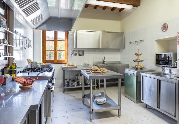 The well-eqipped industrial kitchen - Tenuta Montiepoli  