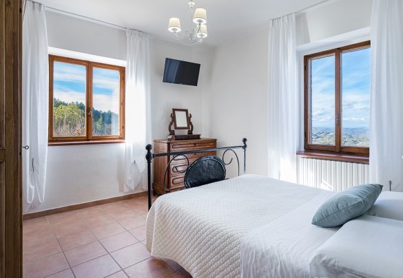 Double bedroom n.5 on the first floor - Tenuta Montiepoli 